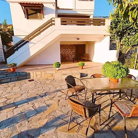 House Akrothea Nyaraló