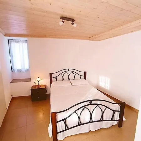 House Akrothea * Kallirákhi